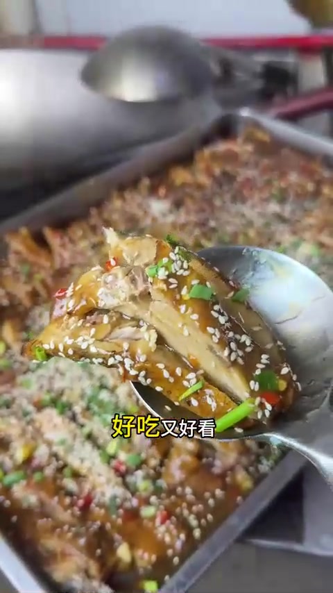 今日分享食堂大锅菜椒盐脆皮鸭，酱香浓郁好吃又好看，点赞收藏