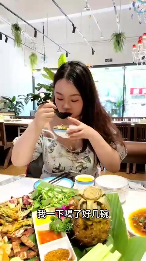 各种傣味美食大集合，今天吃鲜花宴