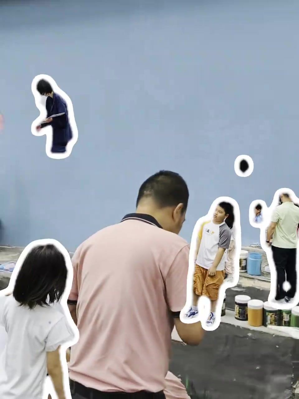 视频|“大湾鸡之父”联动环卫工骆仕岳,把“大湾鸡”画上街头