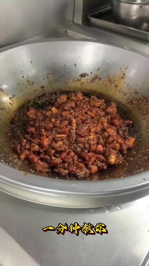 做酒糟鱼时说明过年快到了，江西酒糟鱼申请省菜！