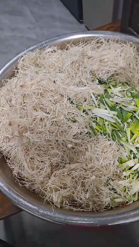 辣得过瘾,江西人的下饭神器——大蒜须咸菜