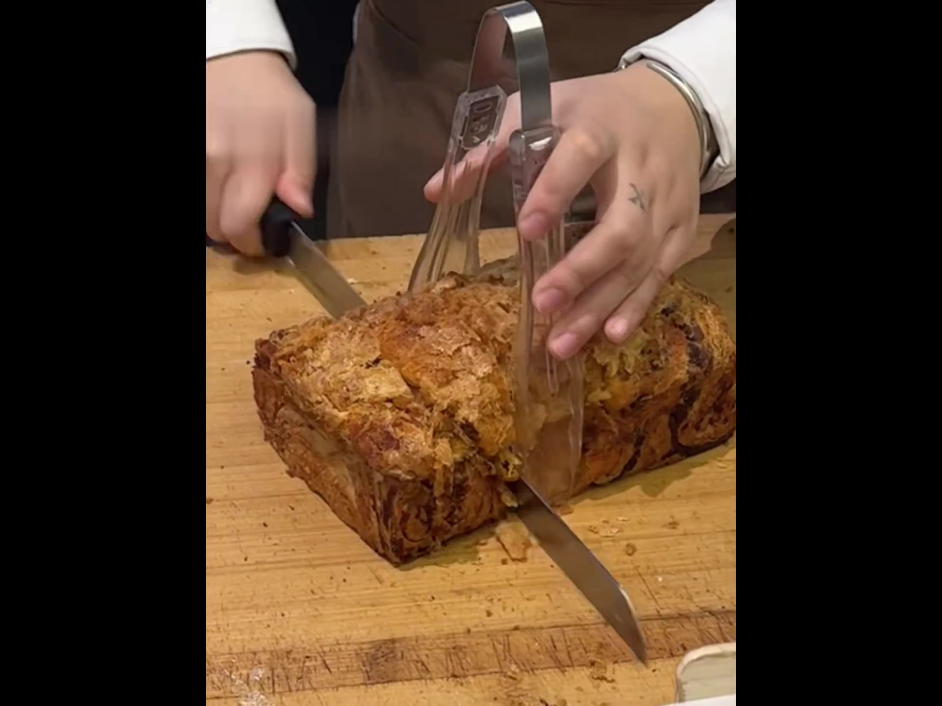 大吃一口肉松红豆吐司