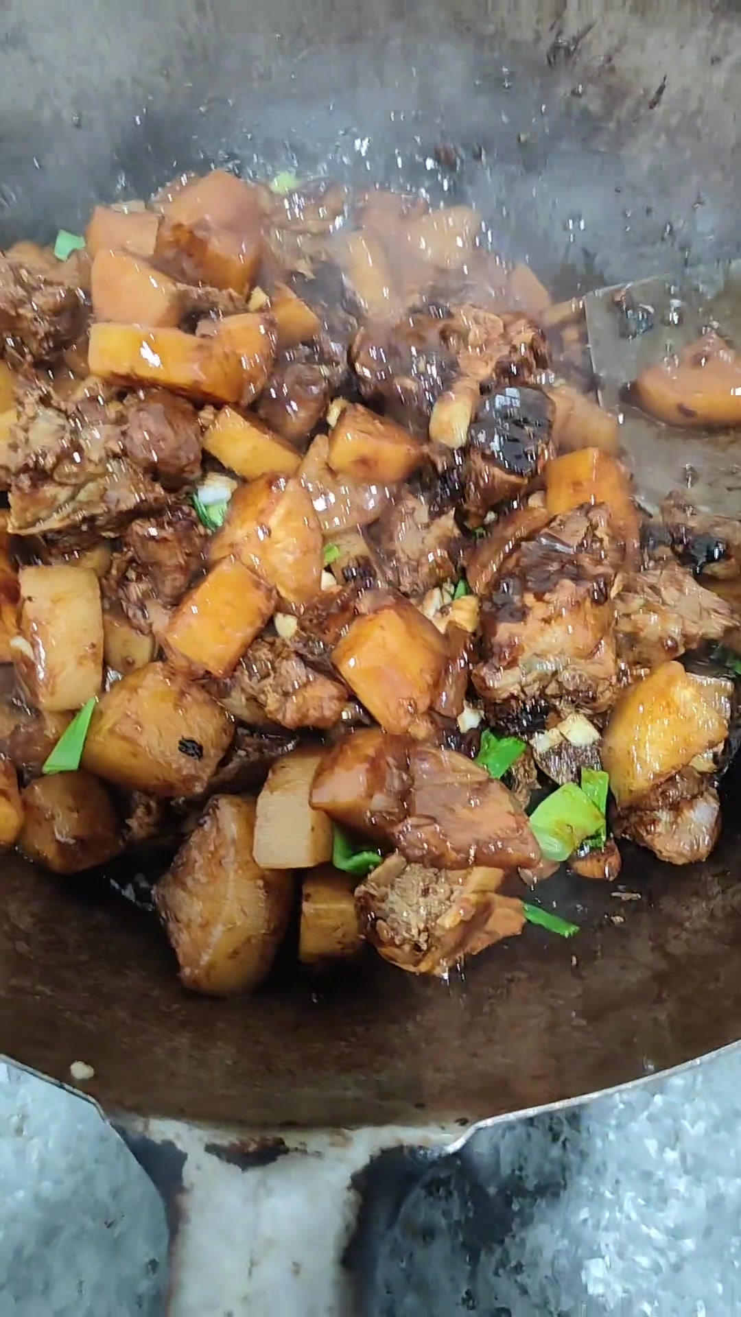 今日午餐外卖：肉片烧豆腐，小排烧萝卜