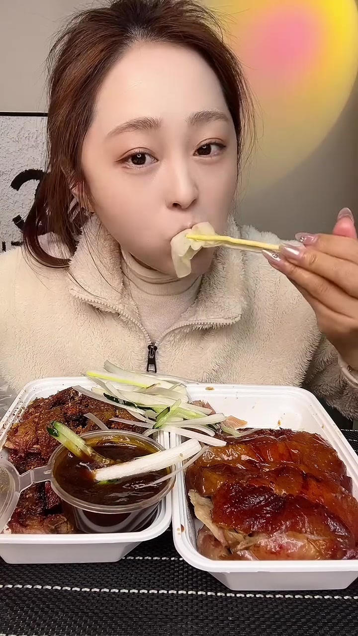 周末愉快来份片皮烤鸭～#片皮烤鸭 #烤鸭 #喜爱度激励计划 #北京烤鸭