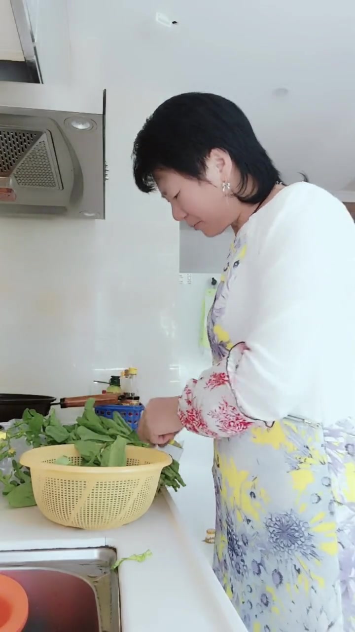 春天多吃素，清炒白菜苔是不错选择