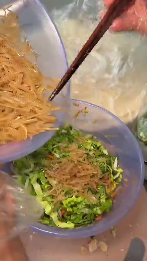 山东滕州菜煎饼,一个饼半盆菜吃过吗?