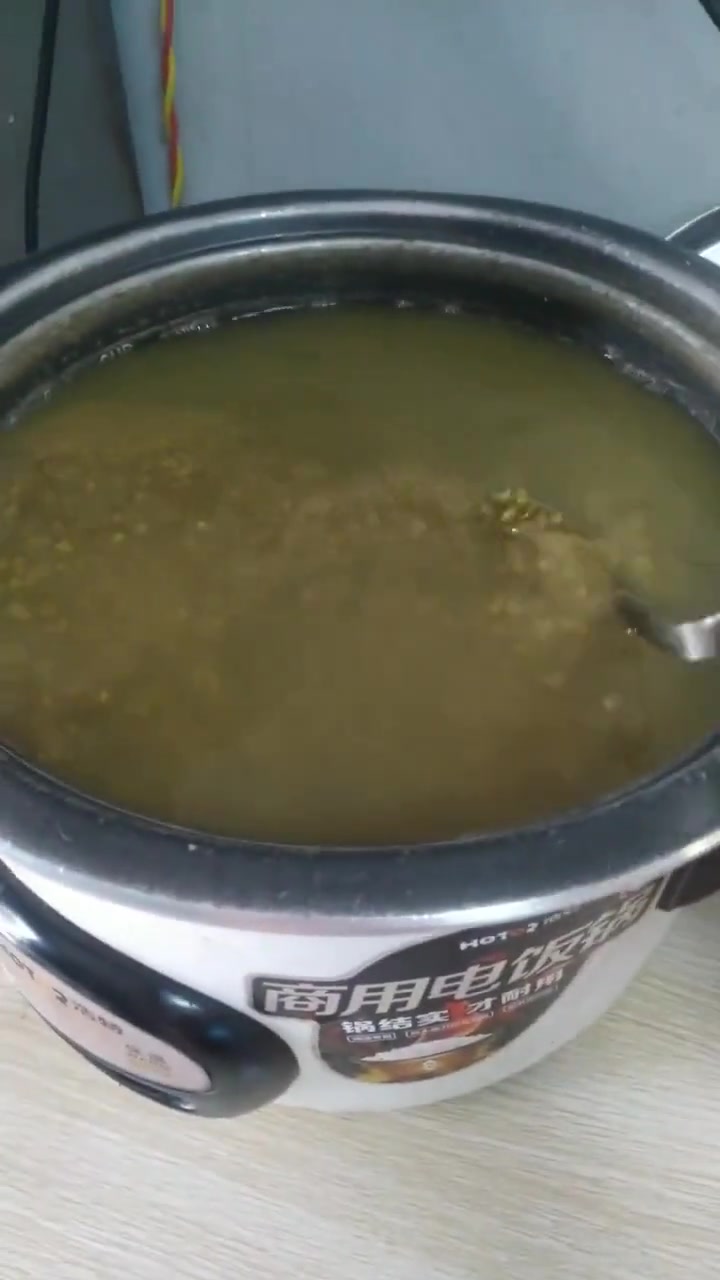 公司食堂员工餐，菜品丰富又实在