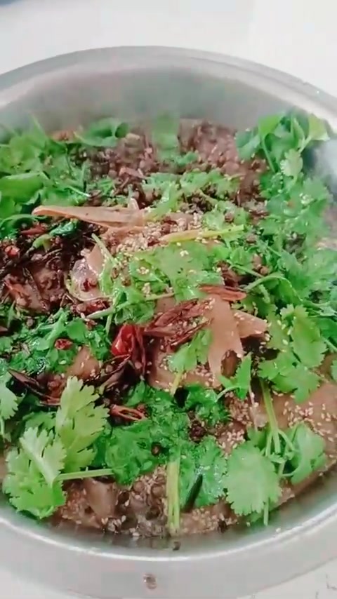 黑龙江七台河，麻辣香锅鸭头，生活简单快乐就是幸福！