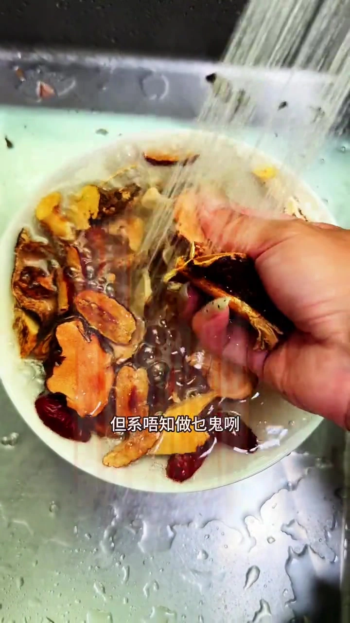 在家轻松复刻全网爆火的莫氏鸡煲汤料,广州