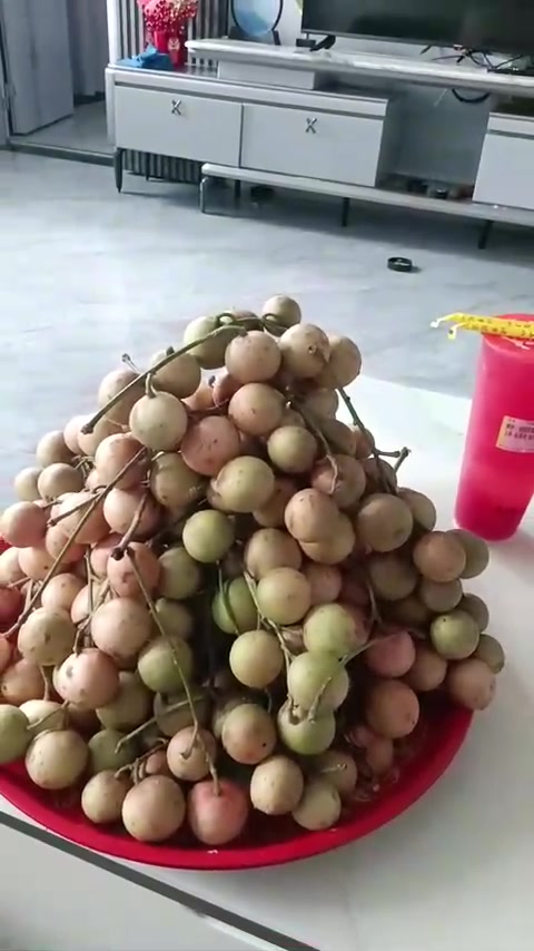 今天的幸福与快乐就是爸爸带来的米汤果，再就是知己请的奶茶