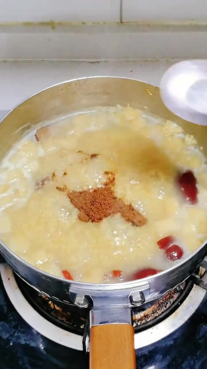 养生健康，每天一碗苹果小米粥，健脾养胃
