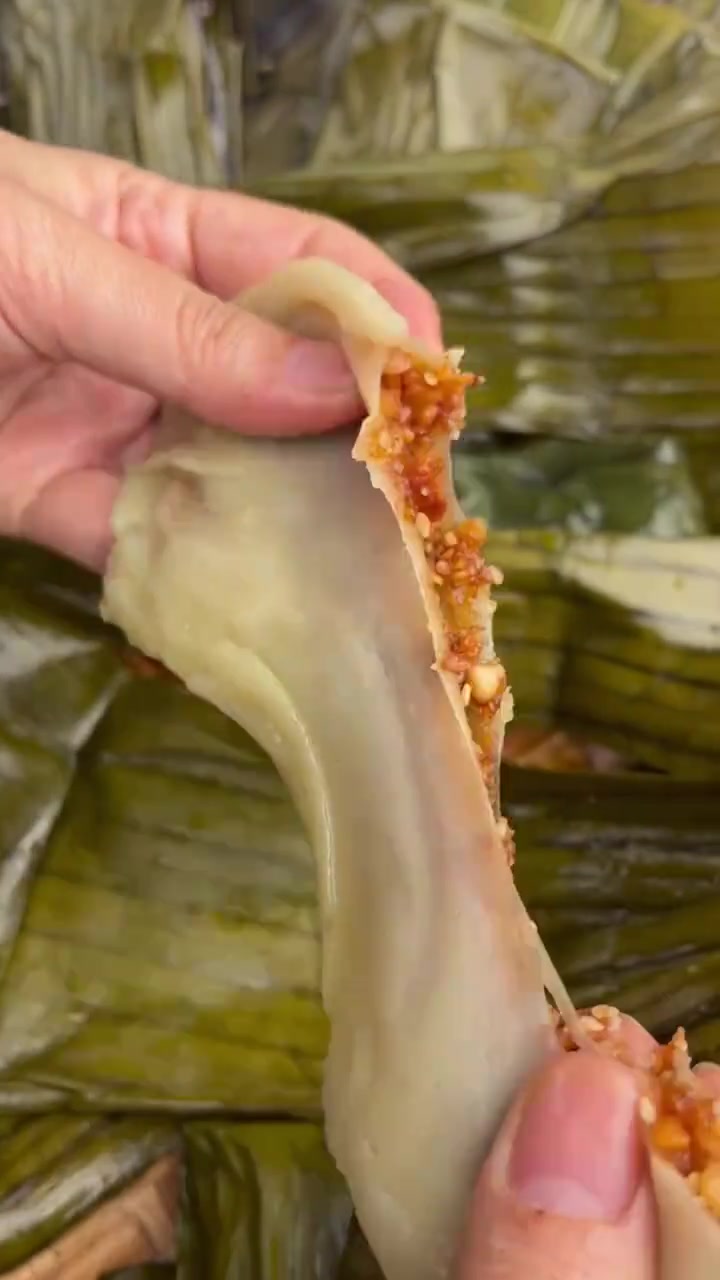 芭蕉叶糍粑,广西特色美食,糯叽叽的,全家都爱吃!