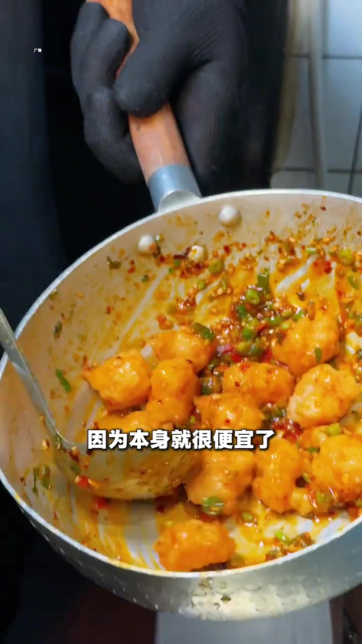唐山夜宵推荐：烧烤配野馄饨，美味体验！
