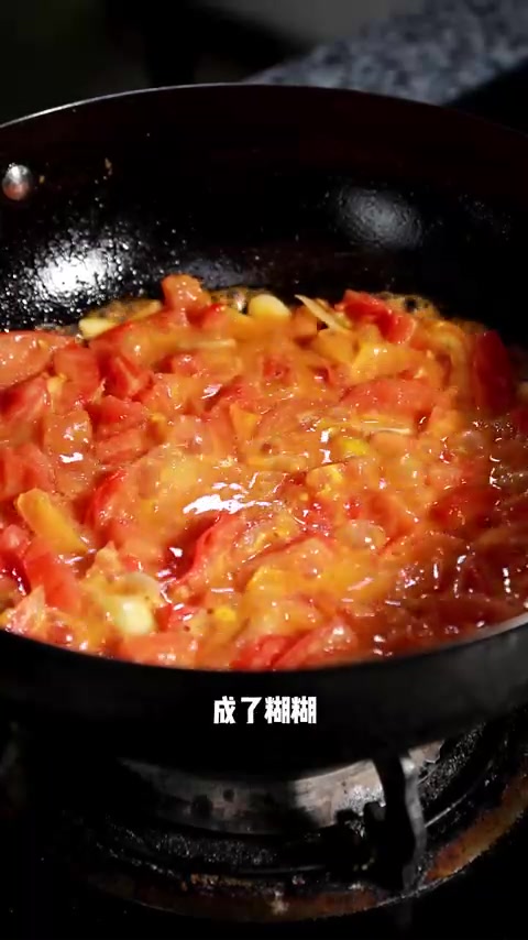 今天来一道西红柿鸡蛋凉拌面，不会做的家人们快来学学