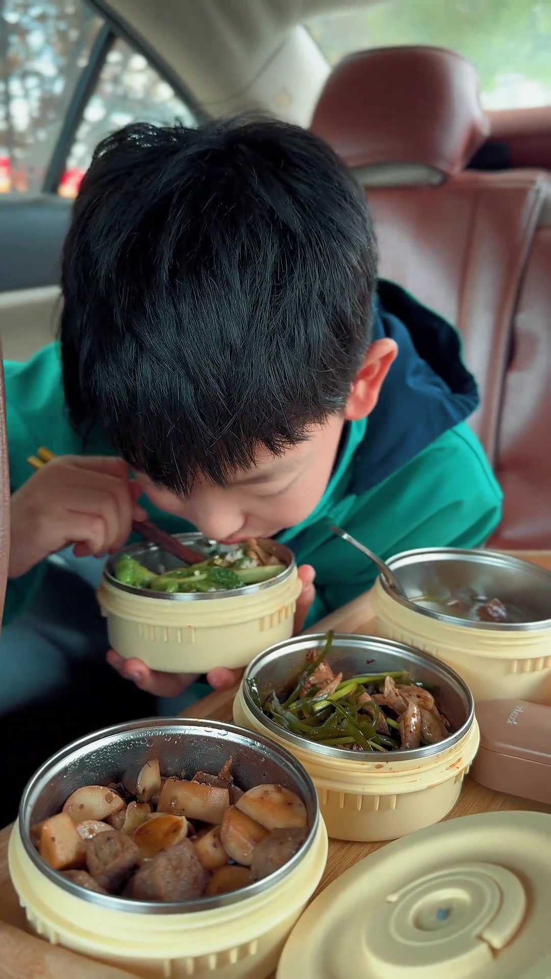 给小学生投喂的午餐便当|凉拌海带手撕鸡、黑椒杏鲍菇牛肉、酸汤鸭血粉丝!#送饭#美食分享 #
