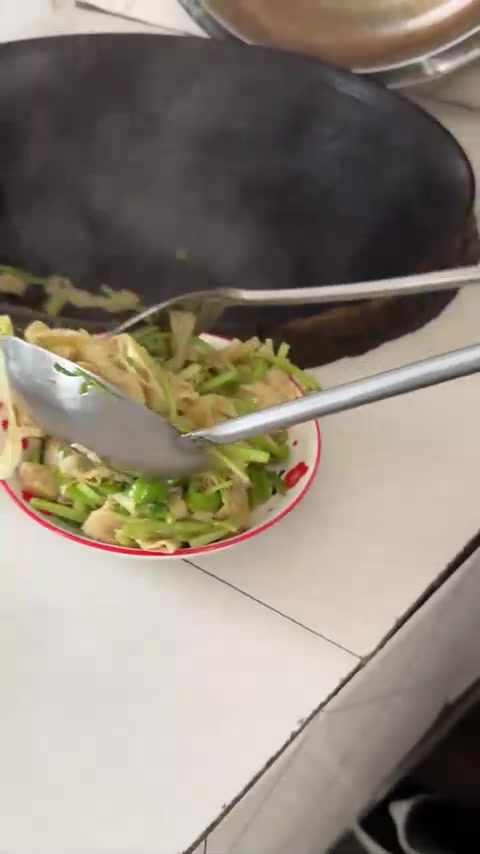 蛋白肉炒芹菜农家菜
