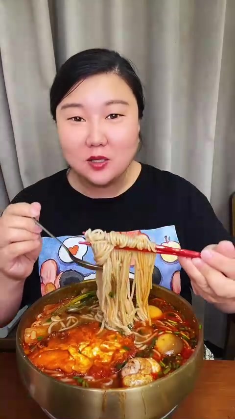 今天吃鸡蛋配螺蛳粉