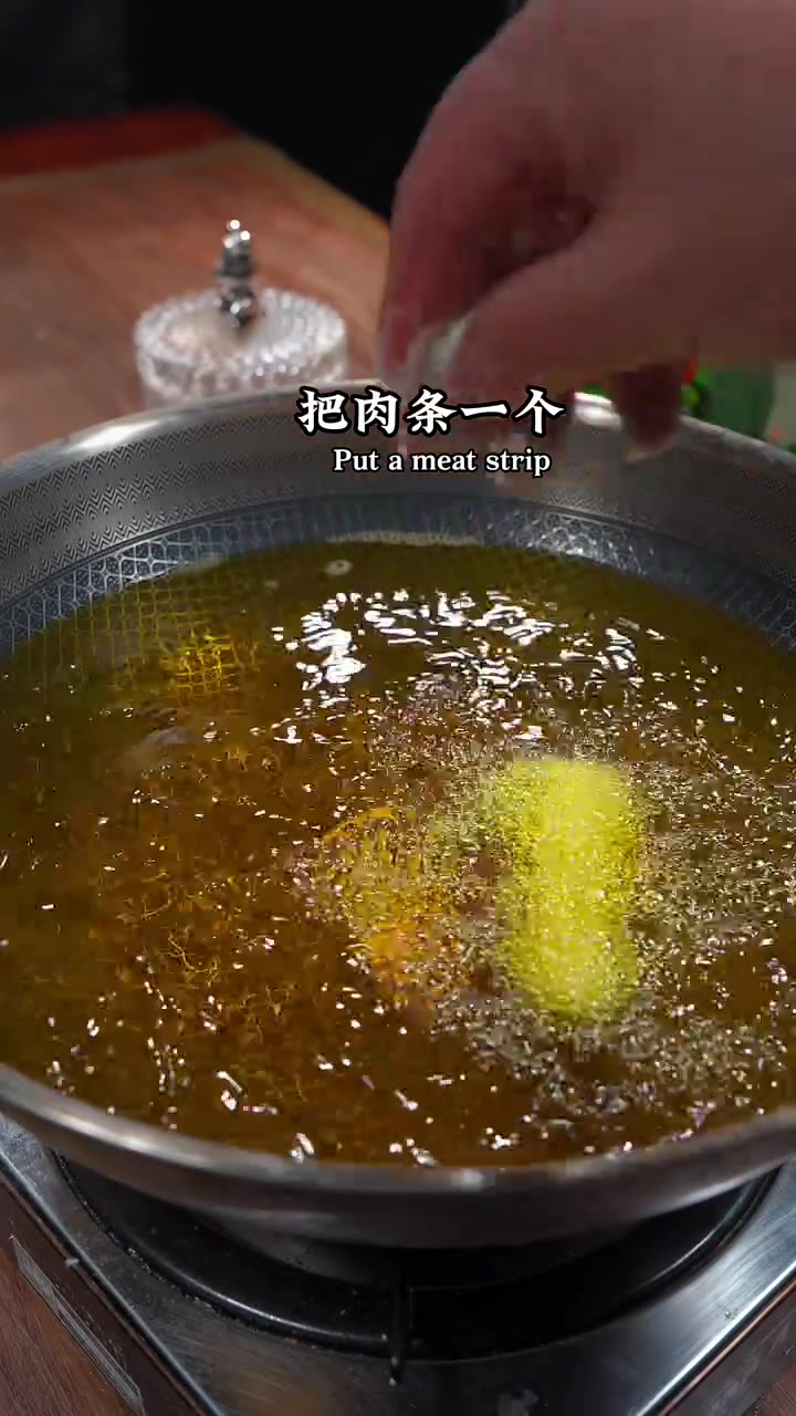 老式糖醋里脊做法，酸甜酥脆超好吃