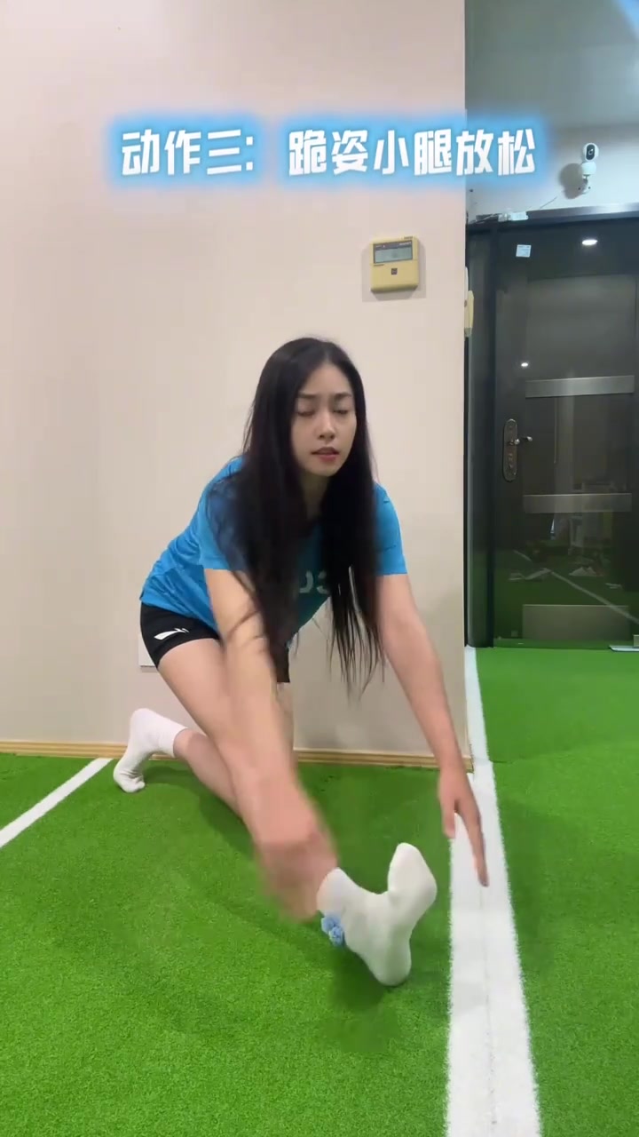 小腿僵硬紧张怎么办？试一下这样拉伸吧，小腿僵硬紧张怎么办？试一下这样拉伸吧跟腱紧张小腿肌肉