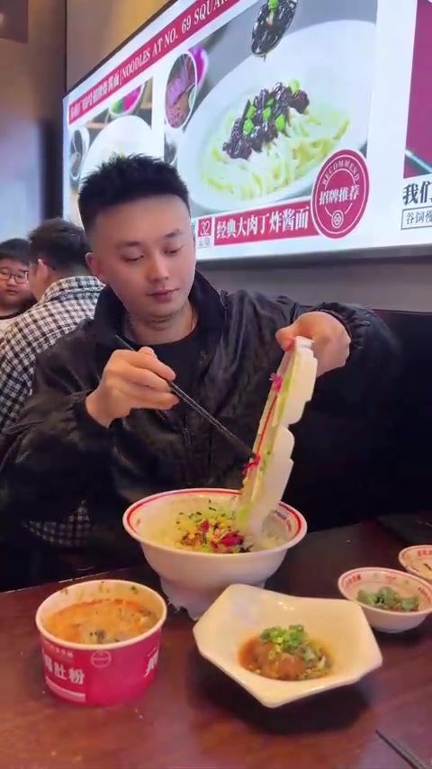 老北京炸酱面这叫一个地道儿