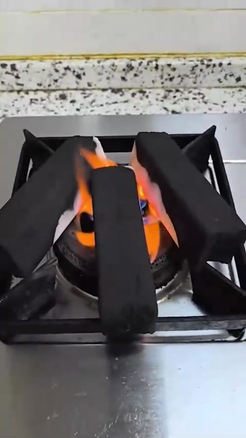 晚上四个兄弟好好补补，甲鱼炖鸡汤，牛鞭烧鸡腰