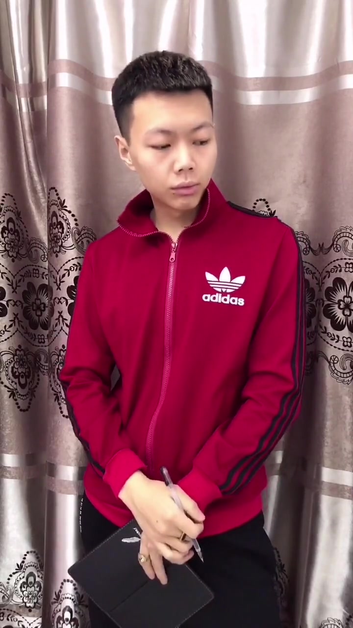服务员点菜趣事多，特色烤串美食等你尝