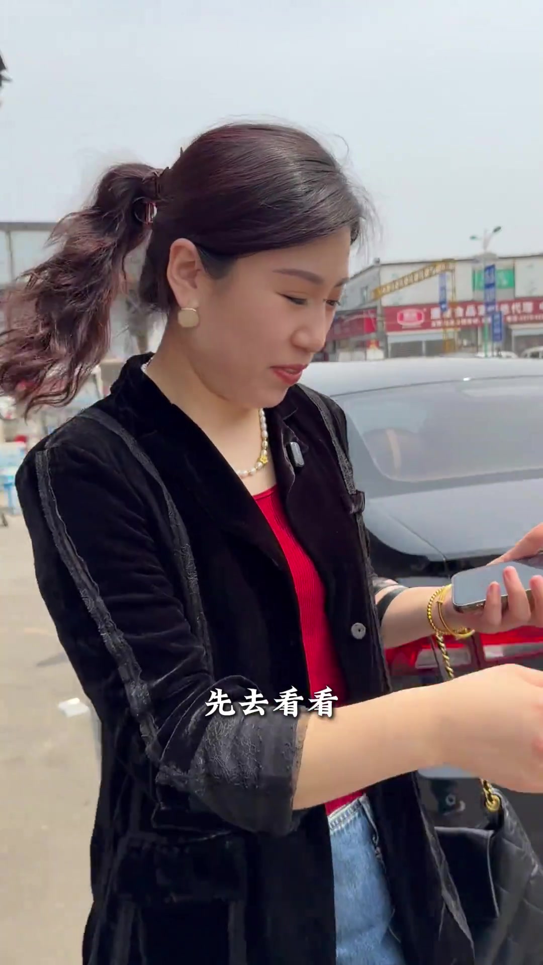 今天去洛阳批发市场,为烧烤店挑选小龙虾和食材