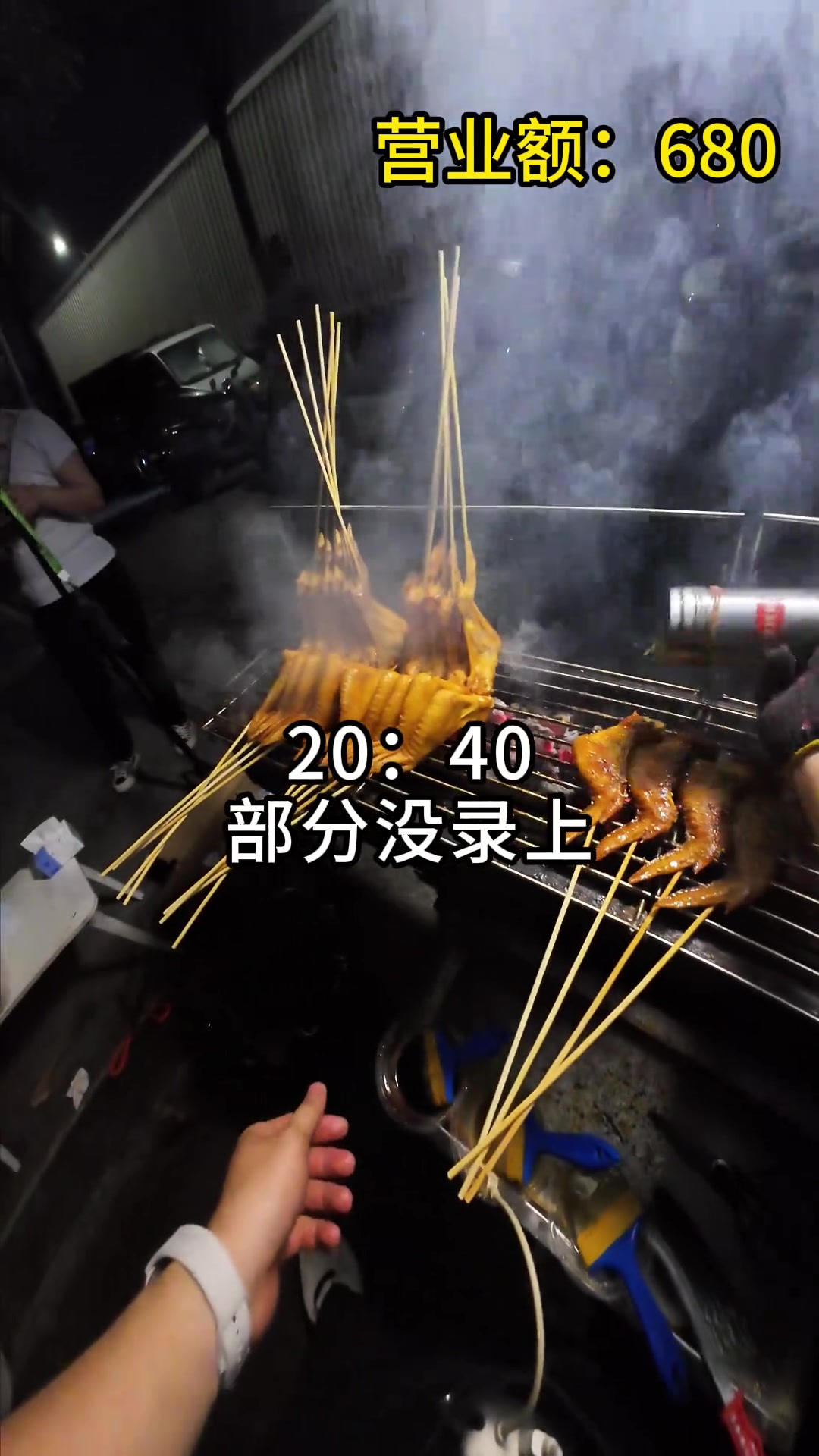 00后摆摊烤鸡翅，日入千元第一视角，南宁美食