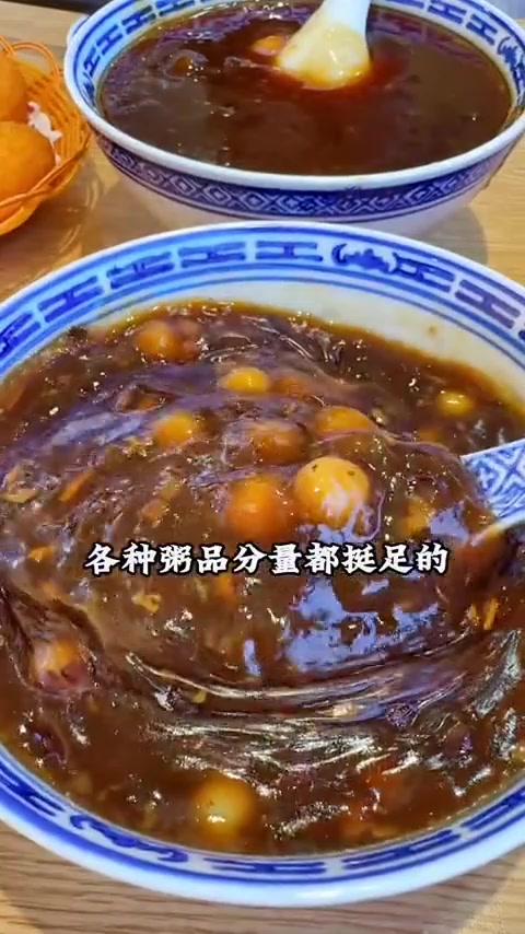 来正春园吃爆汁金陵汤包,金陵小吃地道好吃