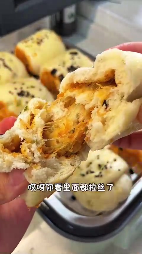 解锁馒头新吃法,香葱肉松卷可当小朋友面包