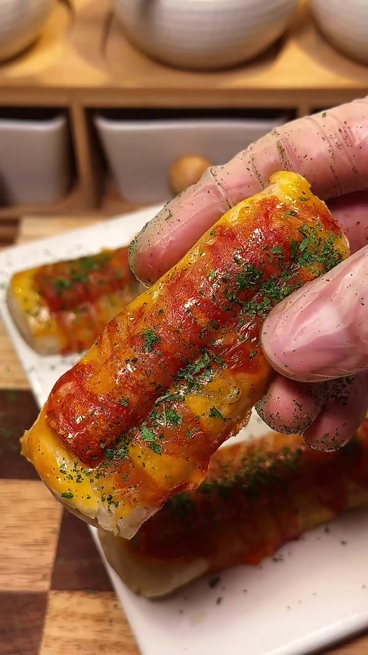 手抓饼的神仙吃法,几分钟就能搞定的手抓饼火腿酥,做法简单又好吃#早餐#手抓火腿酥#手抓饼的