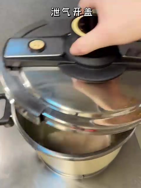 最近超火的白切肉萝卜汤，简单做法鲜甜好吃