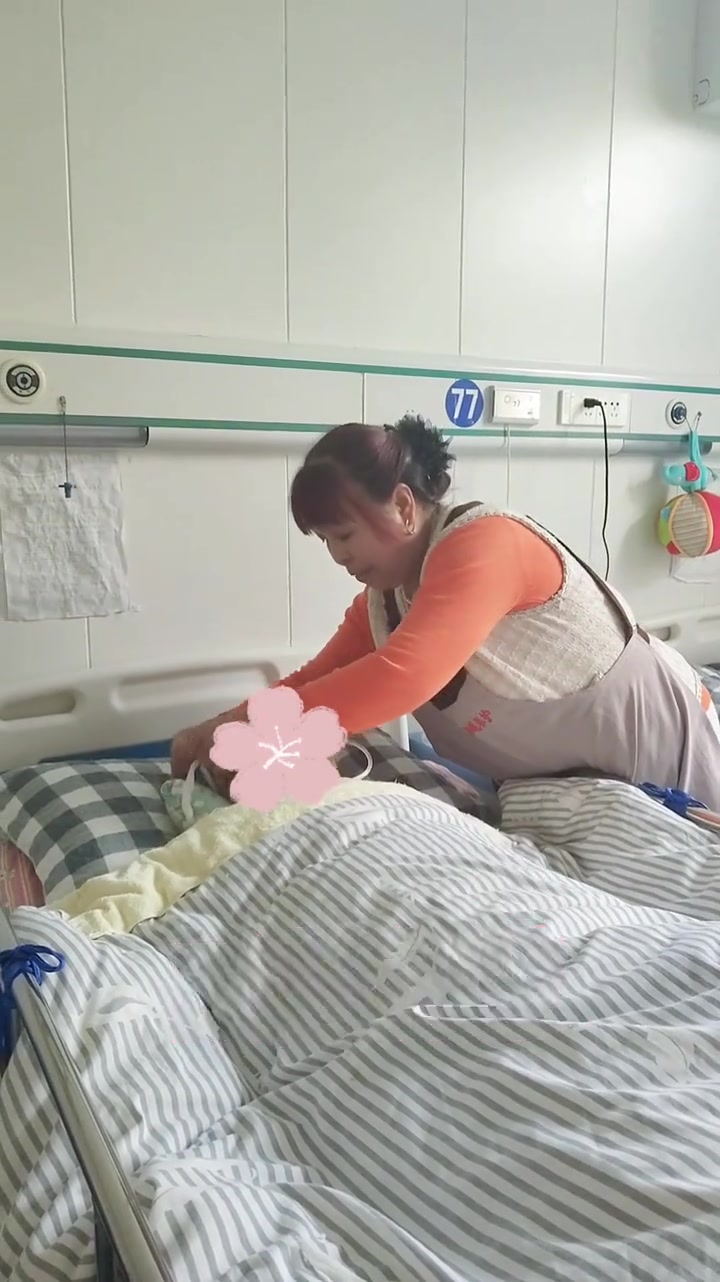 用耐心守护安康,关爱失能卧床及鼻饲骨折老人,洛阳