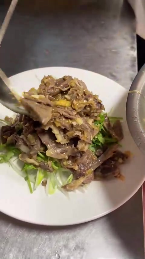羊肉汤馆的必备菜品——蒜泥羊肉