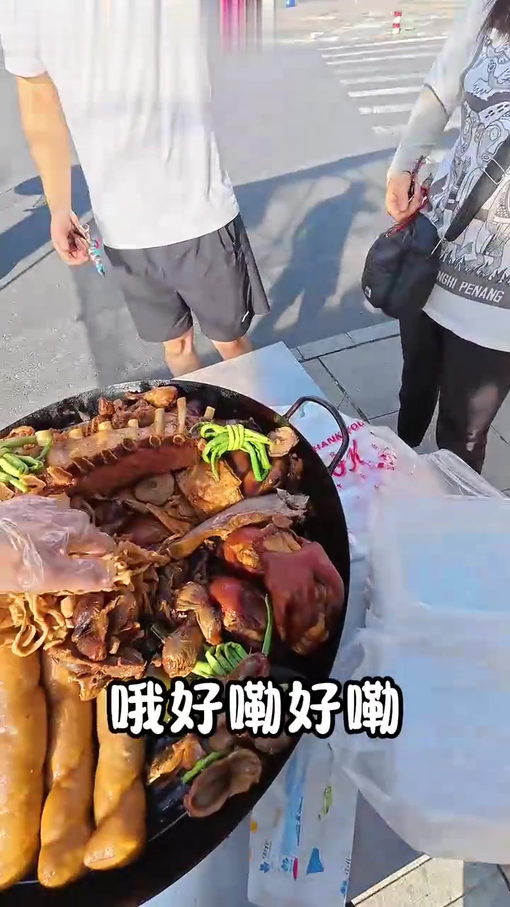 做大锅卤菜的胡师傅新作上线，快来看看！