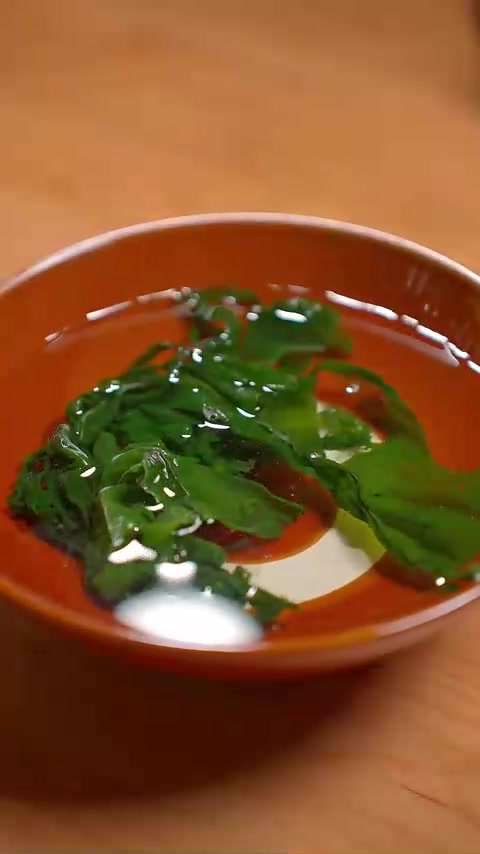 几个鸡蛋，就能做出汤汁奶白又好喝的煎蛋豆腐汤！
