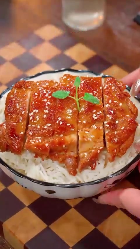 暑假在家做椒盐香煎鸡排，外焦里嫩超美味！