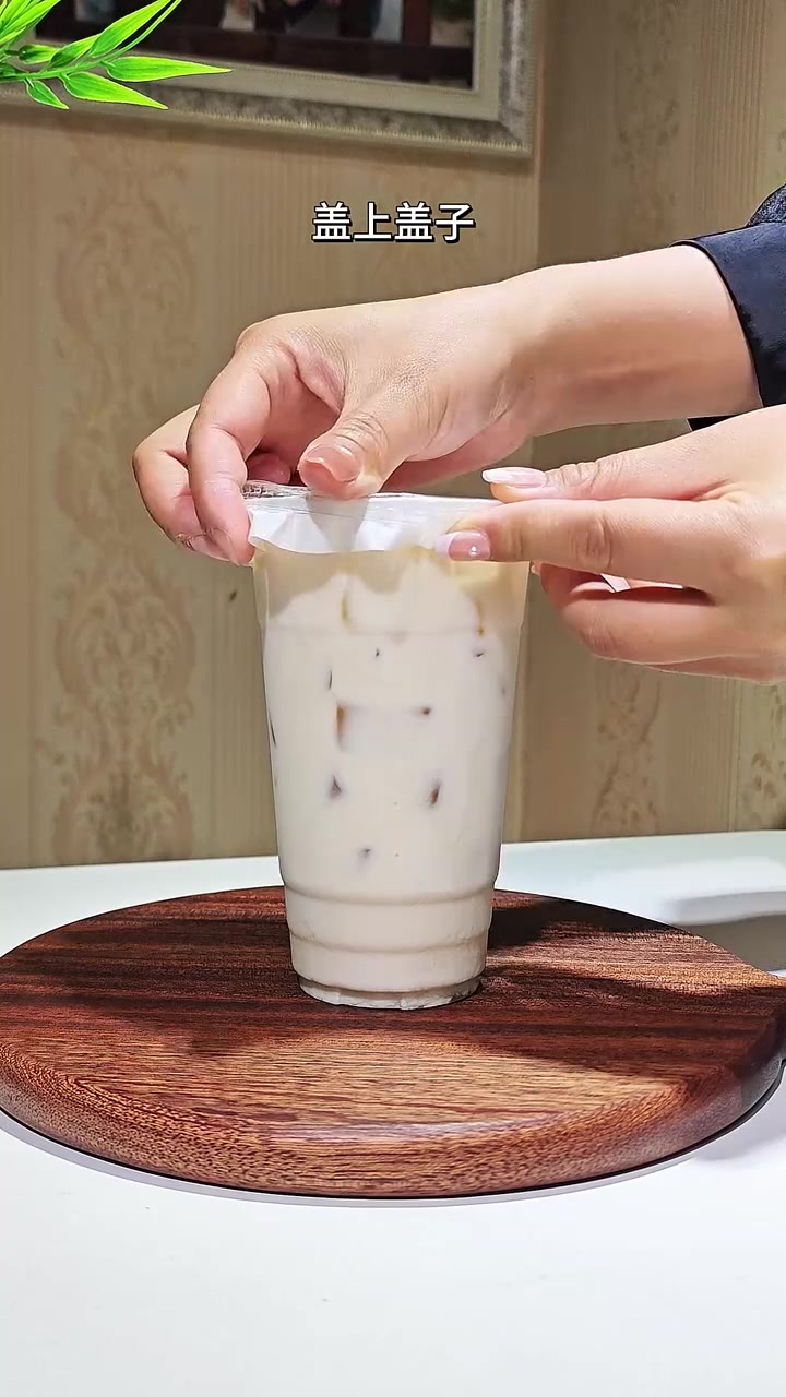 谁能拒绝这一大杯简易霸王别姬花田乌龙呢，简单两步轻松自制，快来试试吧~ #自制饮品 #饮品