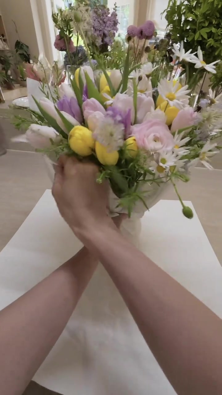 白色郁金香花束，海珠花店甜美绽放
