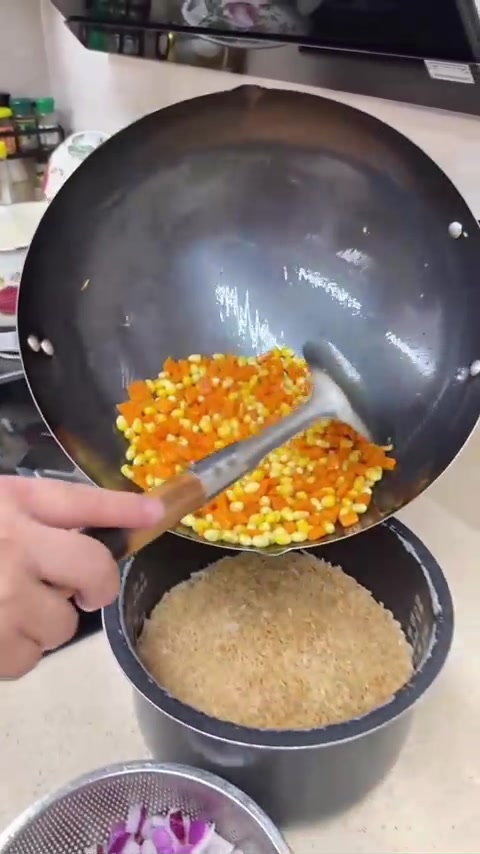 洋葱牛肉炒饭做法简单又好吃，分享给姐妹们