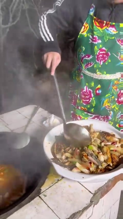 嘎事吃大野青鱼：头尾红烧，鱼腩清蒸，鱼身做鱼丸
