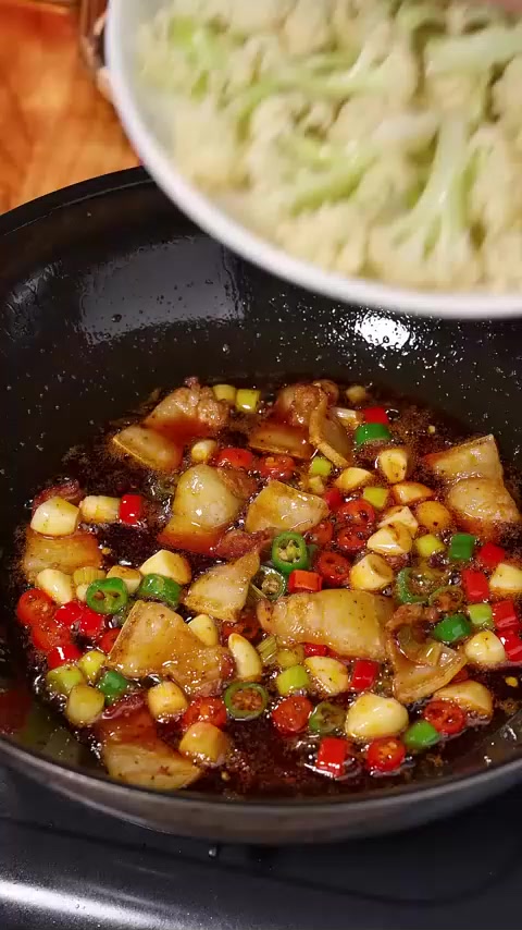 在家炒花菜不要焯水也不要过油，跟我这样做香辣下饭