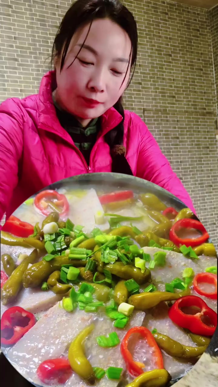 罗田纯手工肉糕,都说无肉糕不成席,罗田肉糕酒席必备菜品,冬季吃吊锅,配菜必备。制作流程分享