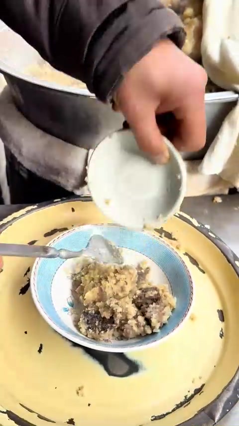西安老城巷的粉蒸肉,藏着青春的怀念