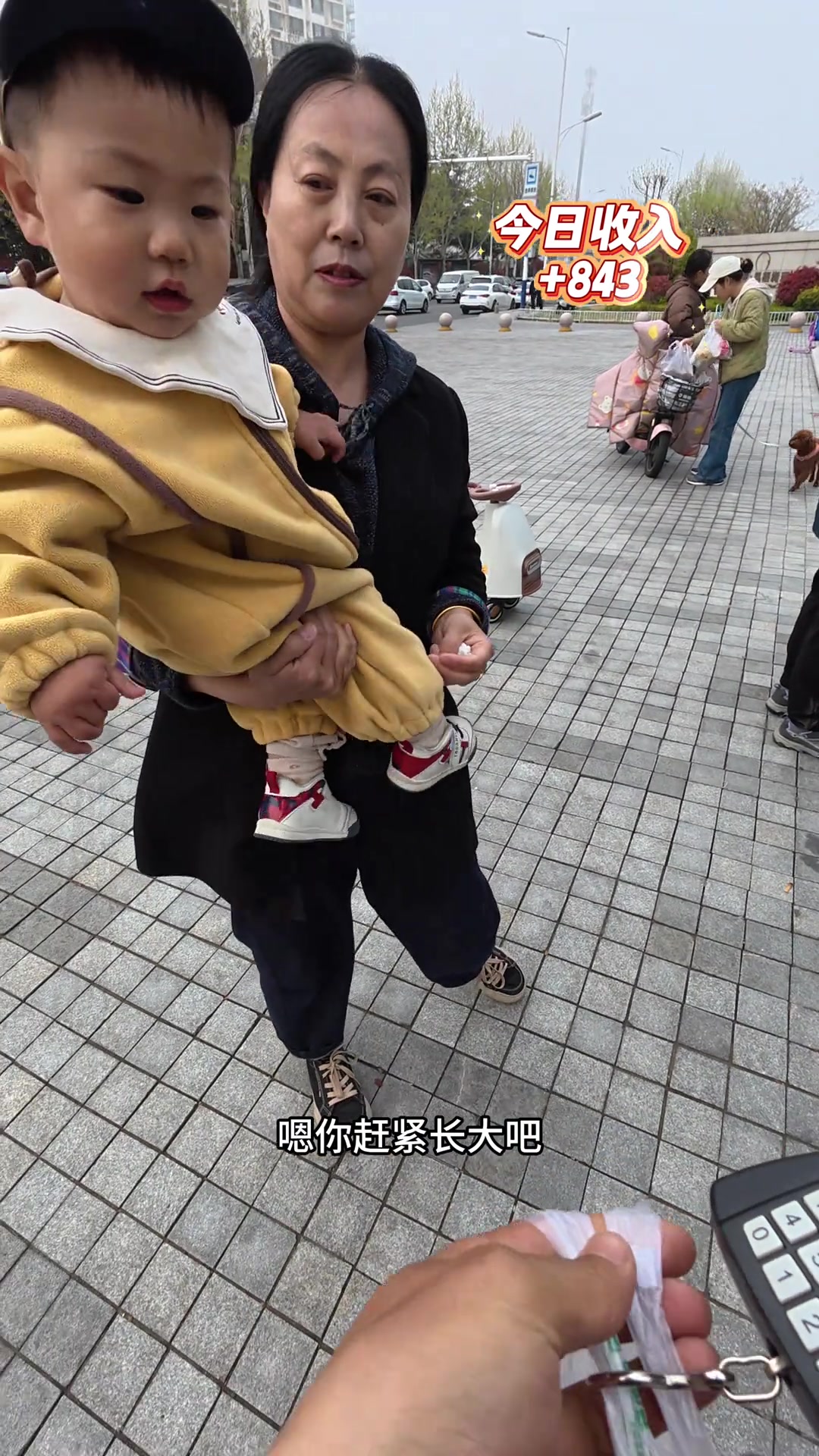 摆摊卖散养土鸡蛋，卖得痛快过瘾