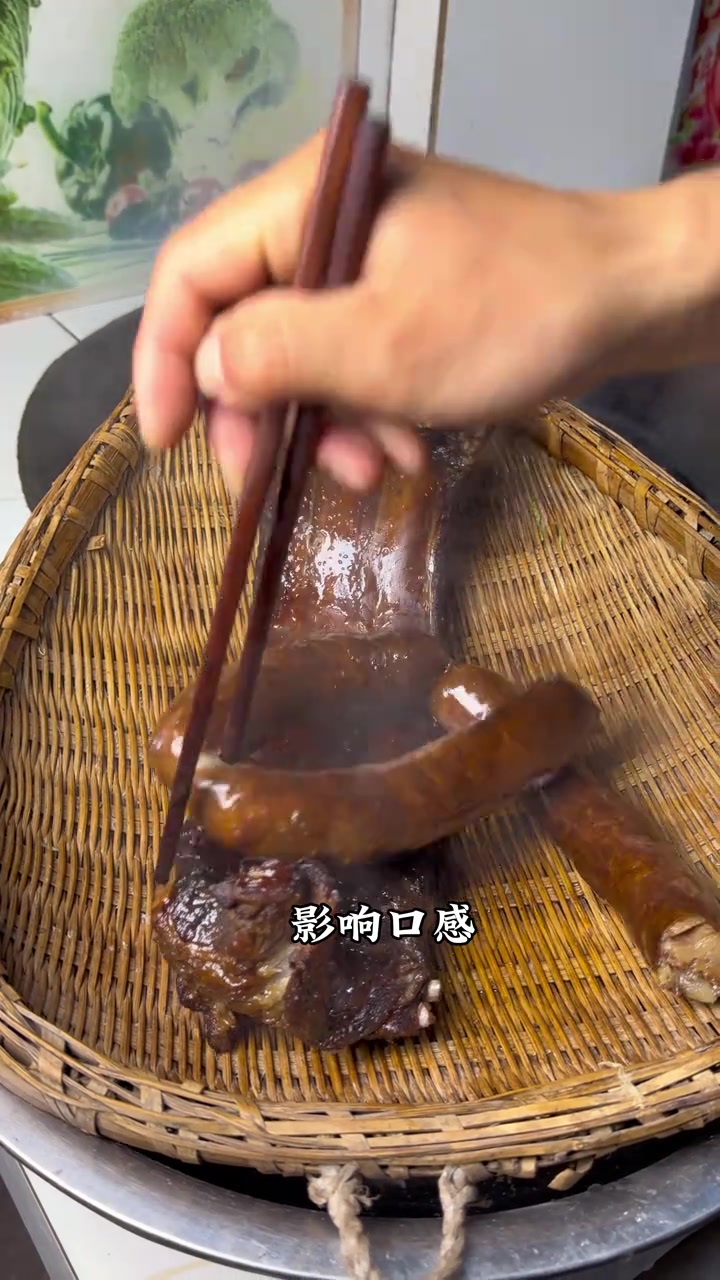 吃腊肉教程#农家烟熏腊肉 #地方特色美食 #萌宠 #泡菜 #农村生活
