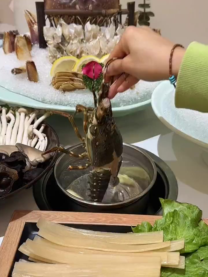 苏州美食尝鲜，珍宝蟹松叶蟹小青龙