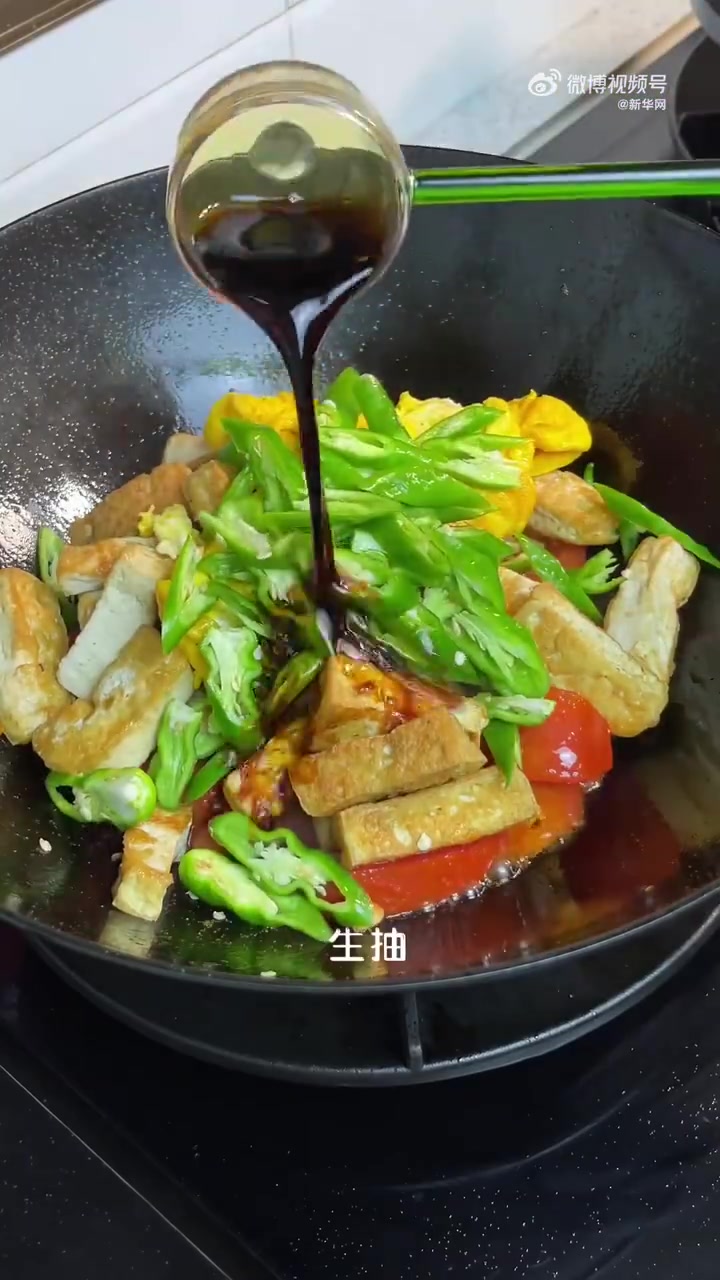 #美食时间#「#简单开胃番茄鸡蛋炒豆腐#」用番茄、鸡蛋、豆腐做一道超好吃的下饭菜。戳视频↓