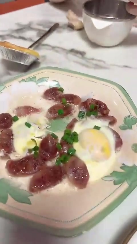 广式香肠蒸蛋,两个小孩都喜欢吃