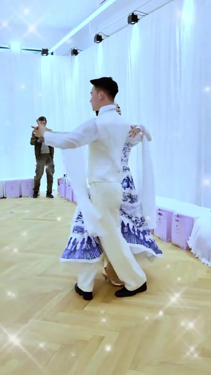 周春华 刘华 LA CAVA Primera 演绎《青花瓷》#时装 #服饰 #服装设计 #